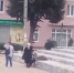 На площади на ступеньках лежит мужчина - ИА Новомосковск Сегодня