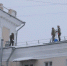 Новомосковские коммунальщики чистят крыши от снега - ИА Новомосковск Сегодня