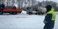 Сотрудники ДПС города Новомосковск оказали помощь водителю грузового автомобиля - ИА Новомосковск Сегодня