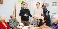 Депутат Денис Бычков поздравил с 8 марта активистов – общественников - ИА Новомосковск Сегодня